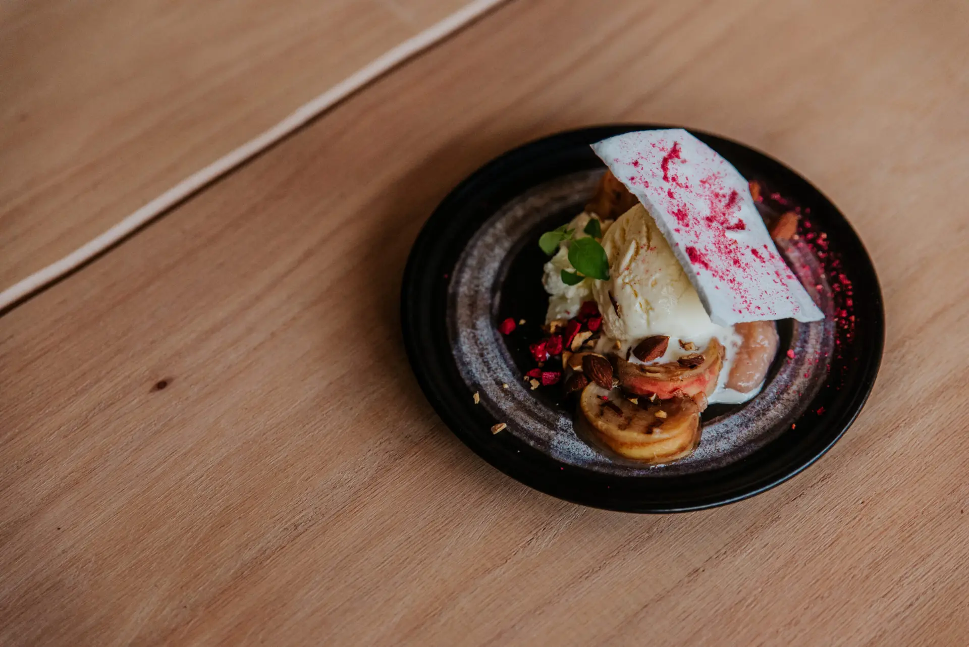 Gergilde Perzik Meringues Amandel Ijs Van Karne Scaled